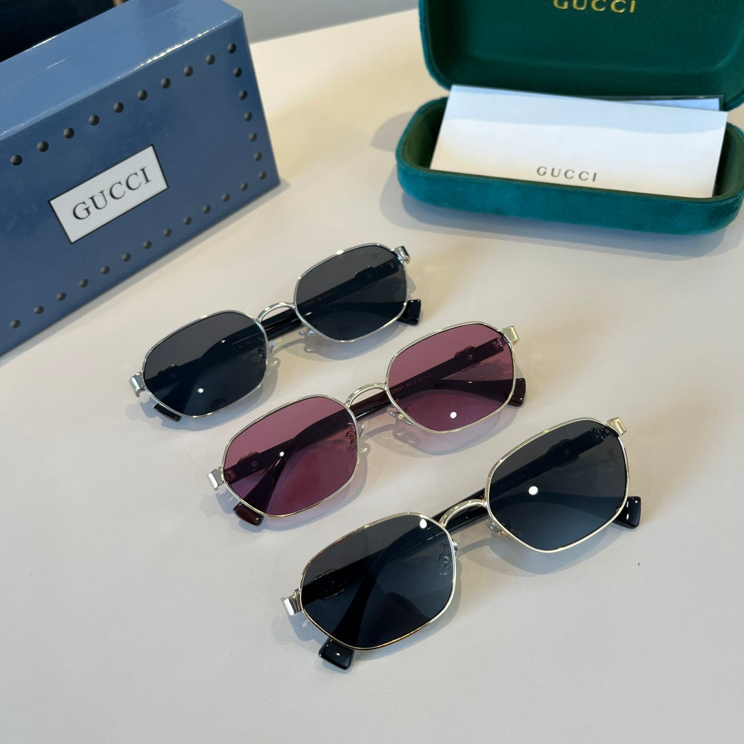 Gucci Polarized Fashion Blue Lens Sunglasses for Men - 381960 - detail image 11