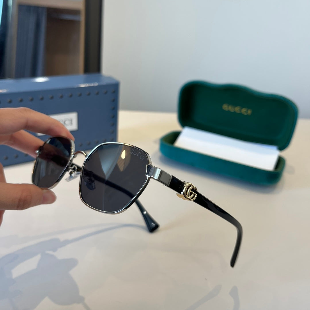 Gucci Polarized Fashion Silver Lens Sunglasses for Men - 381962 - detail image 4