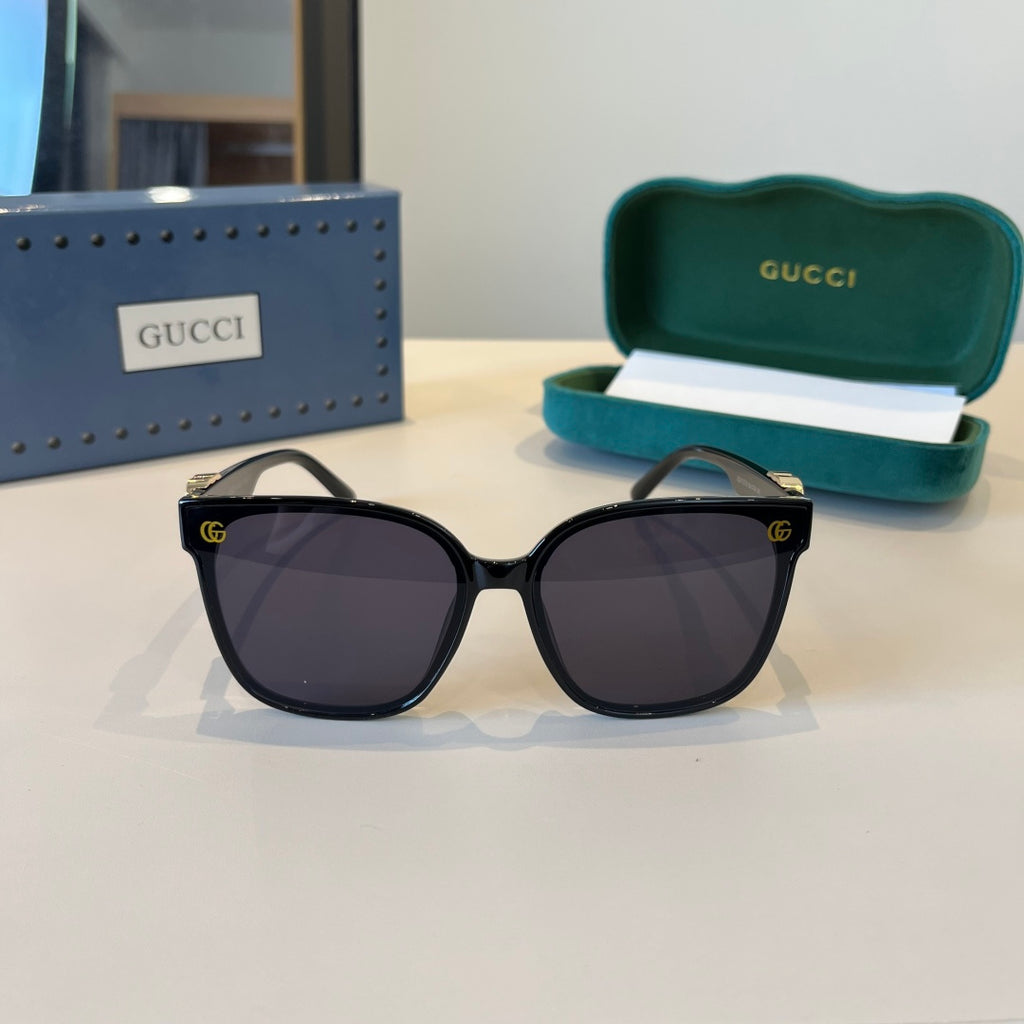 Gucci Oversized Black Lens Sunglasses for Men & Women - 866939 - detail image 2