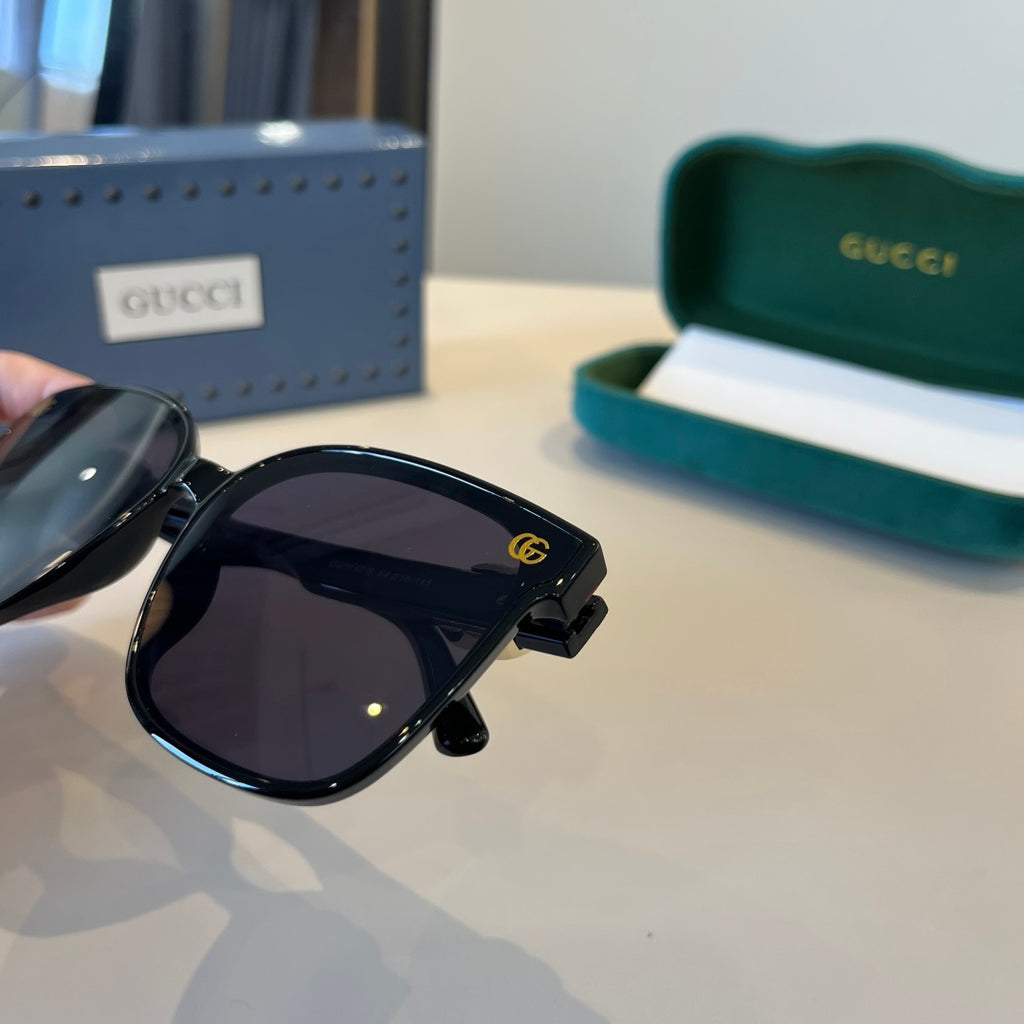 Gucci Oversized Black Lens Sunglasses for Men & Women - 866939 - detail image 9