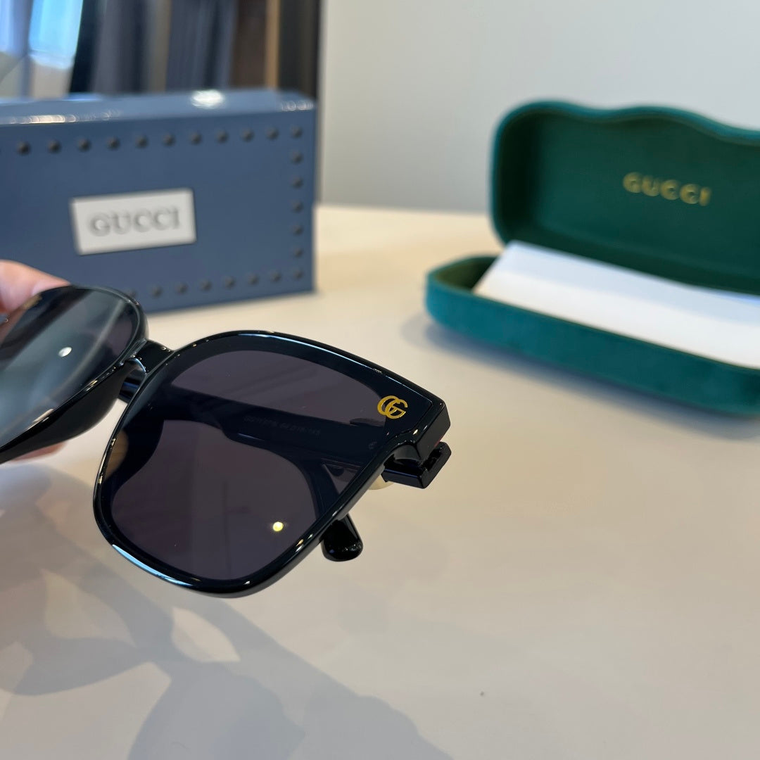 Gucci Oversized Black Lens Sunglasses for Men & Women - 866939 - detail image 9