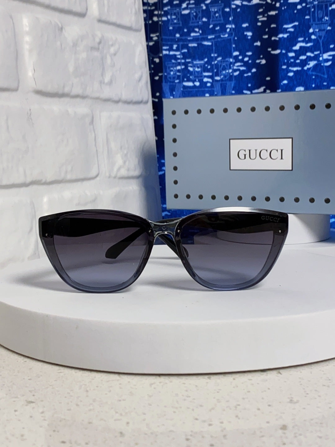 Gucci Cat-Eye Gray Lens Sunglasses for Men & Women - detail image 2
