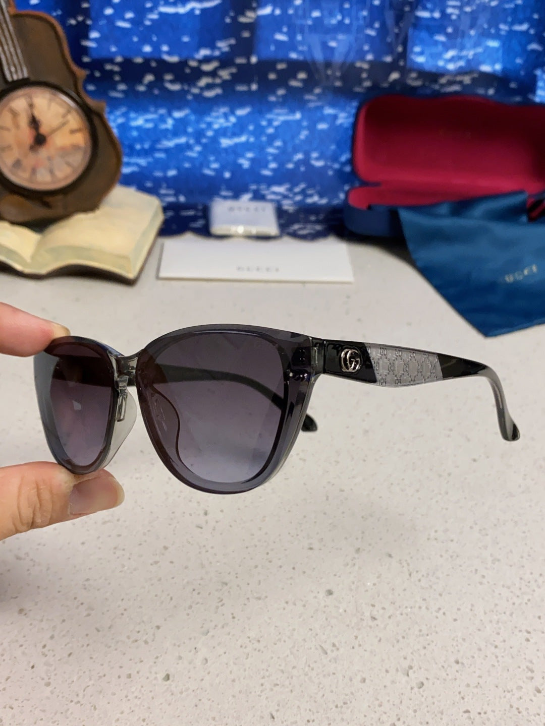 Gucci Cat-Eye Gray Lens Sunglasses for Men & Women - 357954 - detail image 6