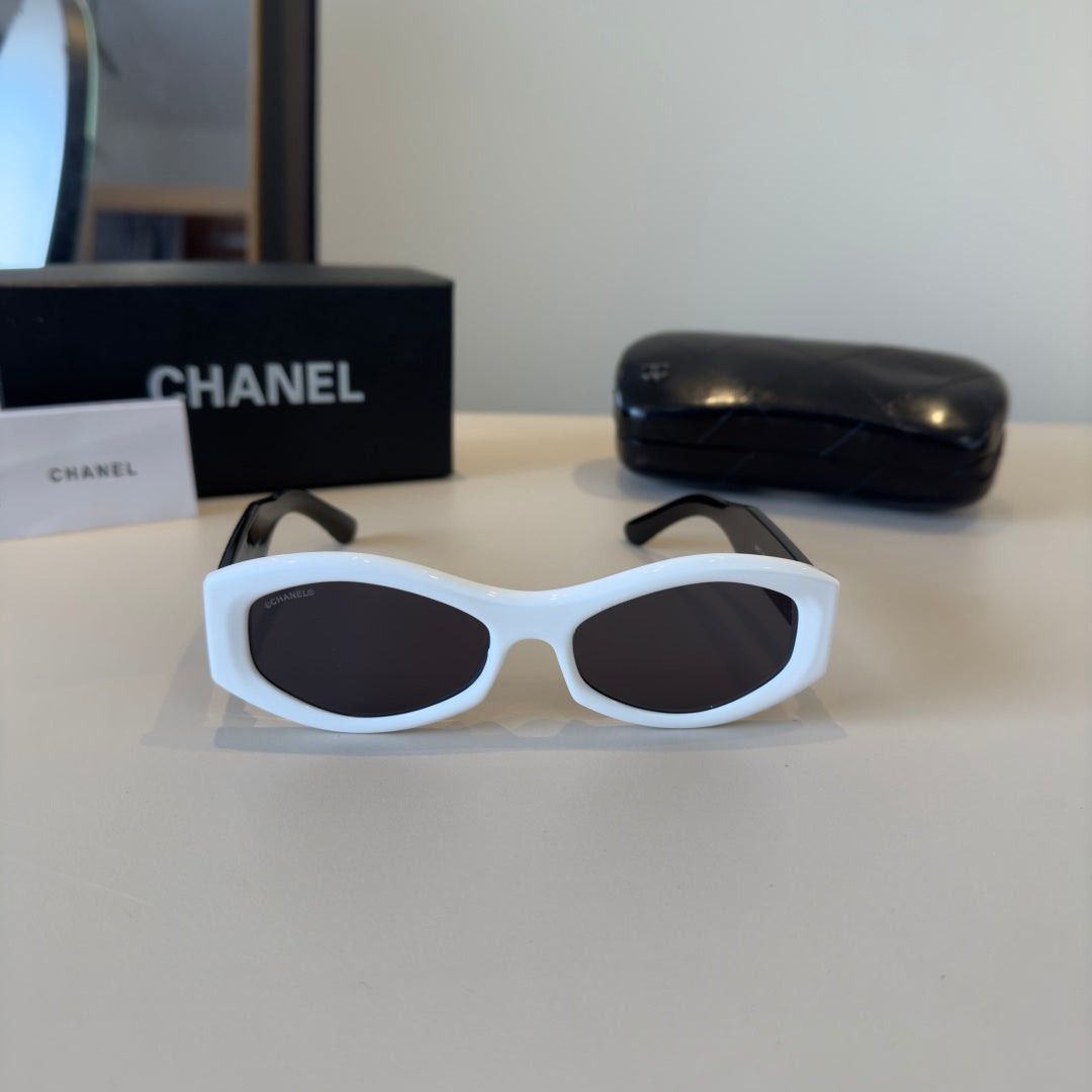 Chanel Oversized Silver Lens Sunglasses for Men & Women - 158297 - detail image 2