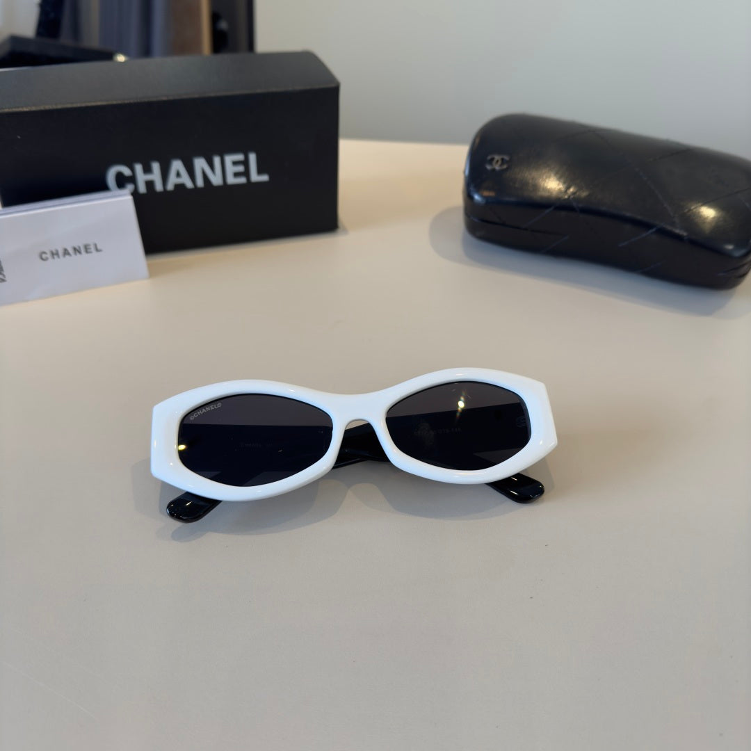 Chanel Oversized Silver Lens Sunglasses for Men & Women - 158297 - detail image 9