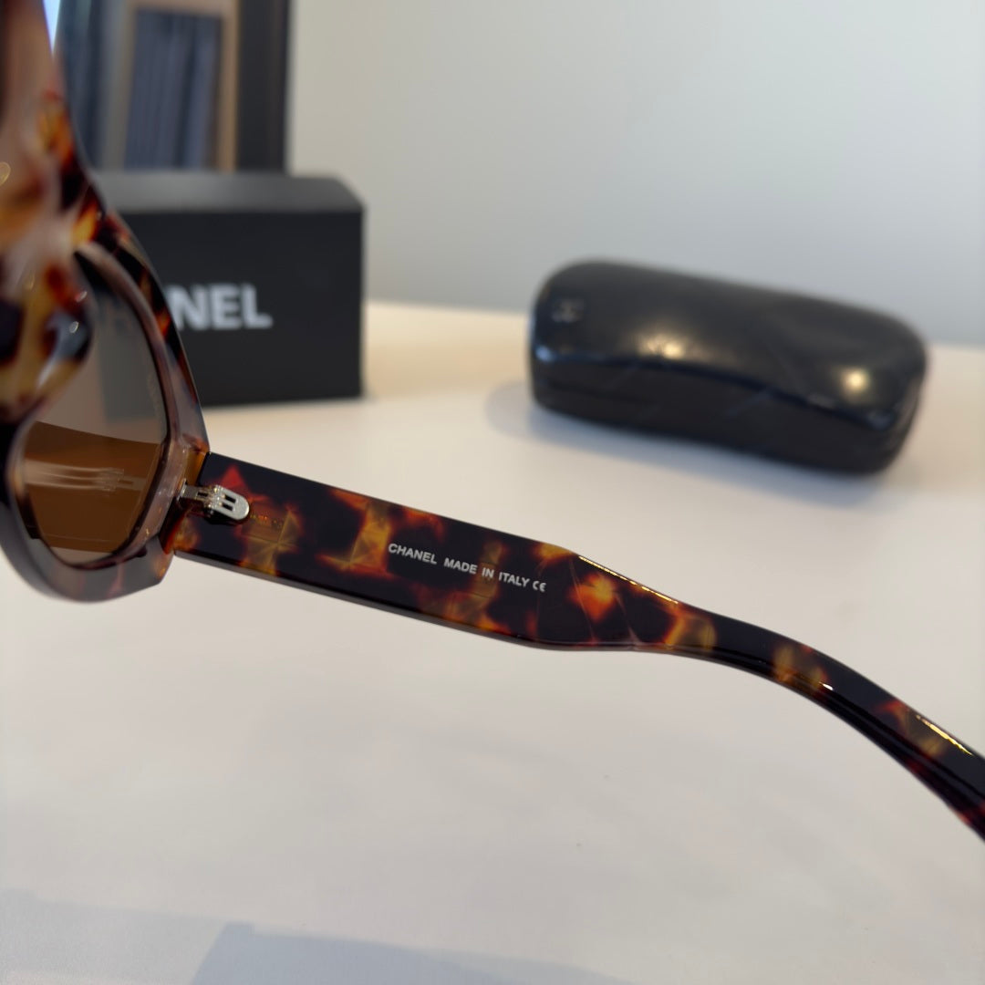 Chanel Oversized Brown Lens Sunglasses for Men & Women - 158298 - detail image 4