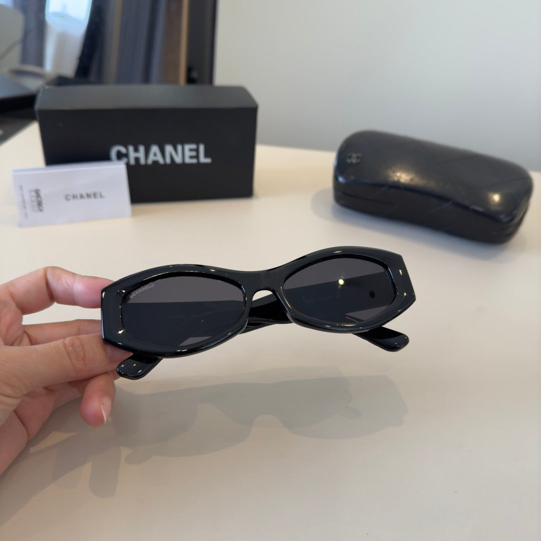 Chanel Oversized Silver Lens Sunglasses for Men & Women - 158299 - detail image 9