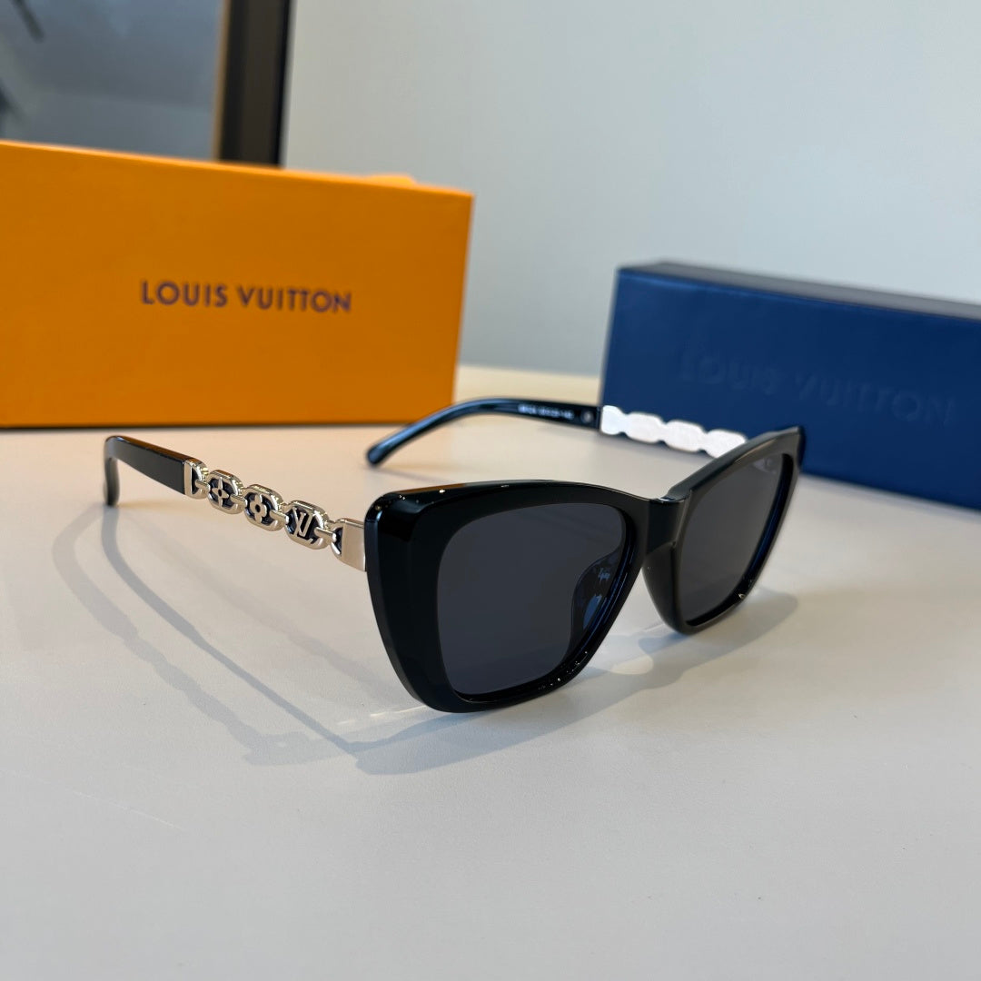Louis Vuitton Fashion Silver Lens Sunglasses for Men & Women - 997403