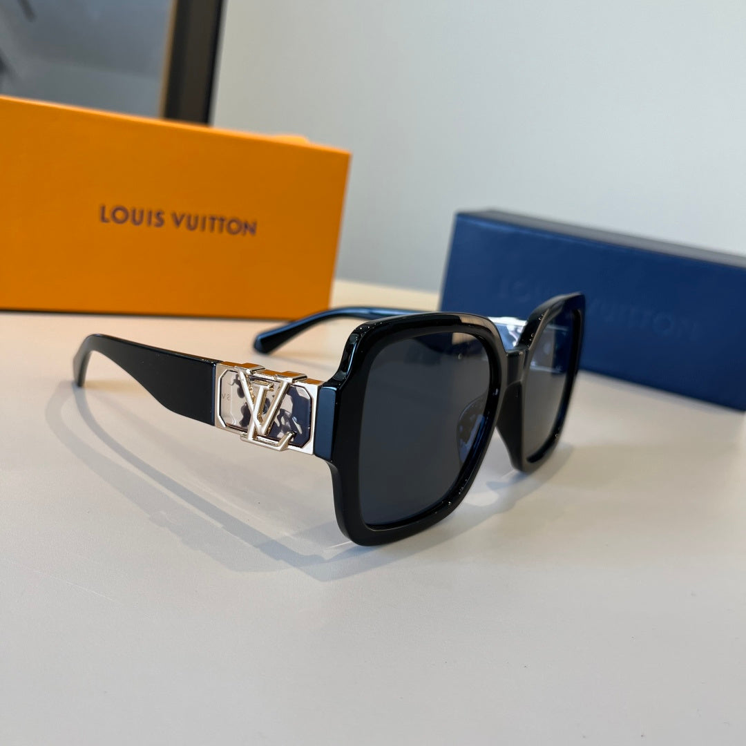 Louis Vuitton Fashion Silver Lens Sunglasses for Men & Women - 997408