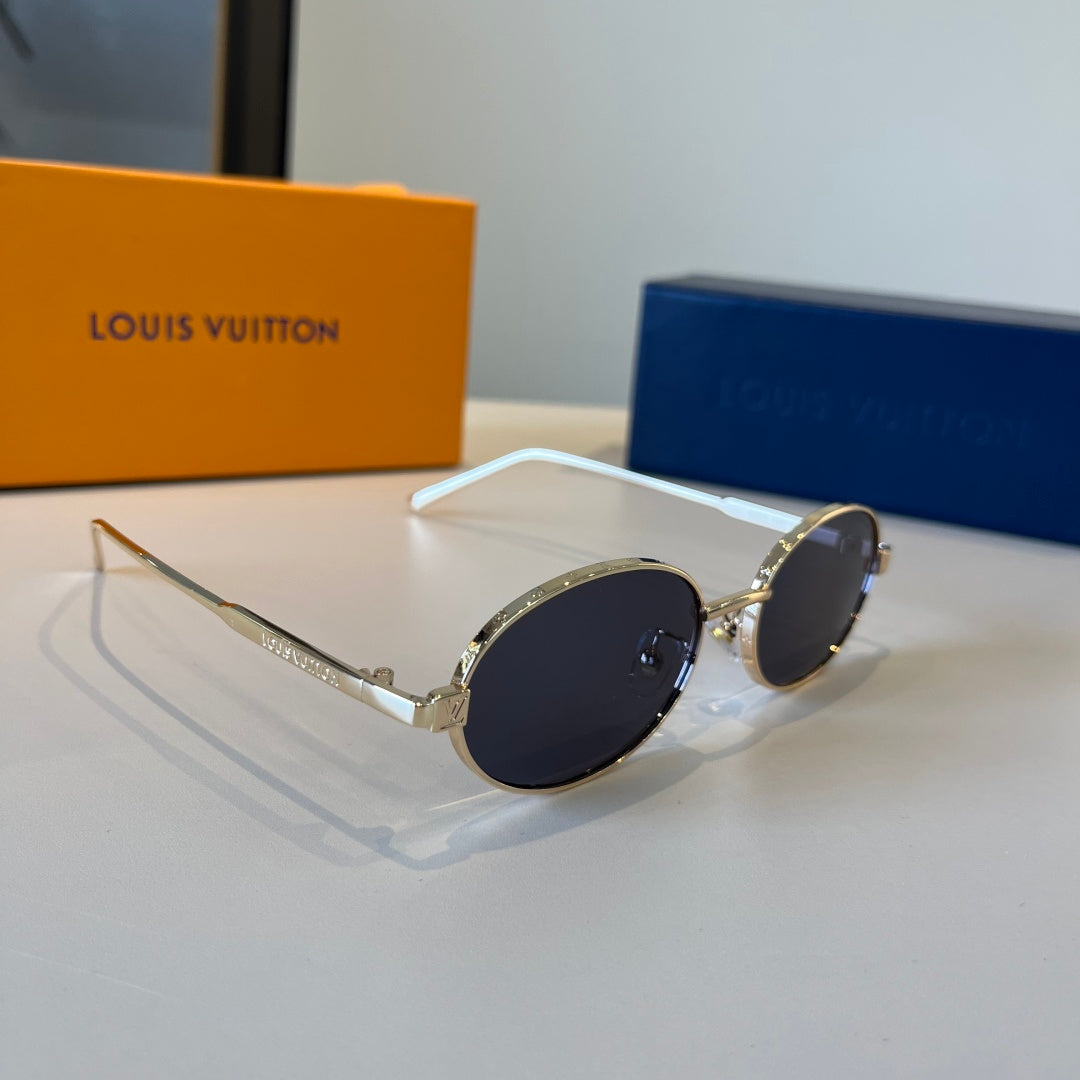 Louis Vuitton Metal Fashion Silver Lens Sunglasses for Men & Women - 997416