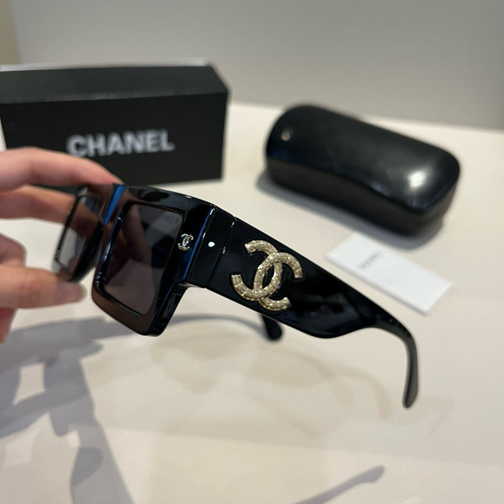 Chanel Fashion Black Lens Sunglasses for Men & Women - 415274 - detail image 4