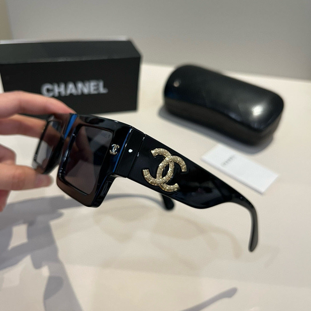 Chanel Fashion Black Lens Sunglasses for Men & Women - 415274 - detail image 4