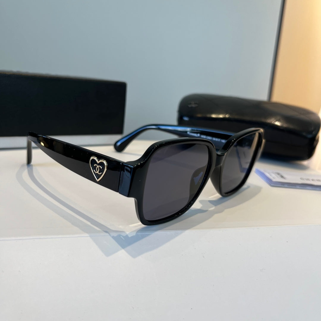 Chanel Fashion Black Lens Sunglasses for Men & Women - 158287