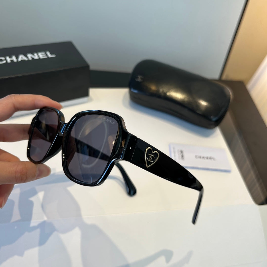 Chanel Fashion Black Lens Sunglasses for Men & Women - 158287 - detail image 4
