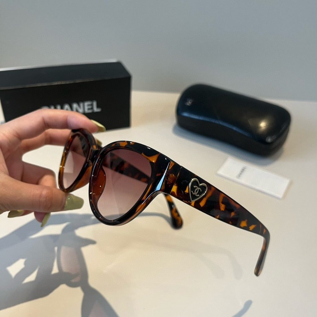 Chanel Fashion Black Lens Sunglasses for Men & Women - 358111 - detail image 3