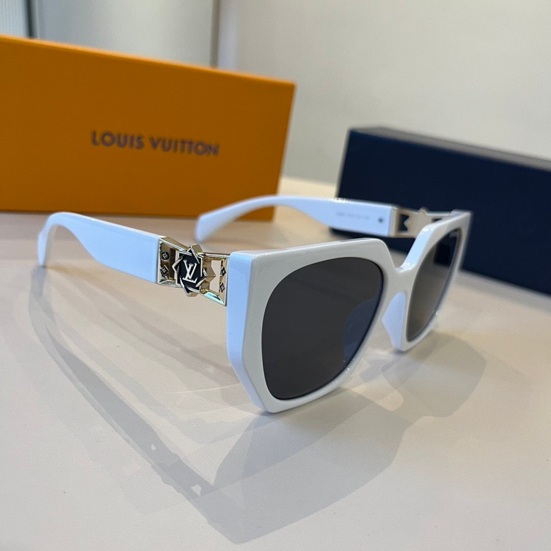 Louis Vuitton Fashion Silver Lens Sunglasses for Men & Women - 933792