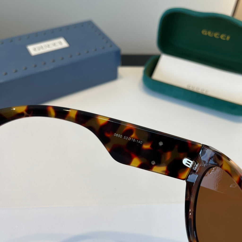 Gucci Cat-Eye Black Lens Sunglasses for Men & Women - 381964 - detail image 5