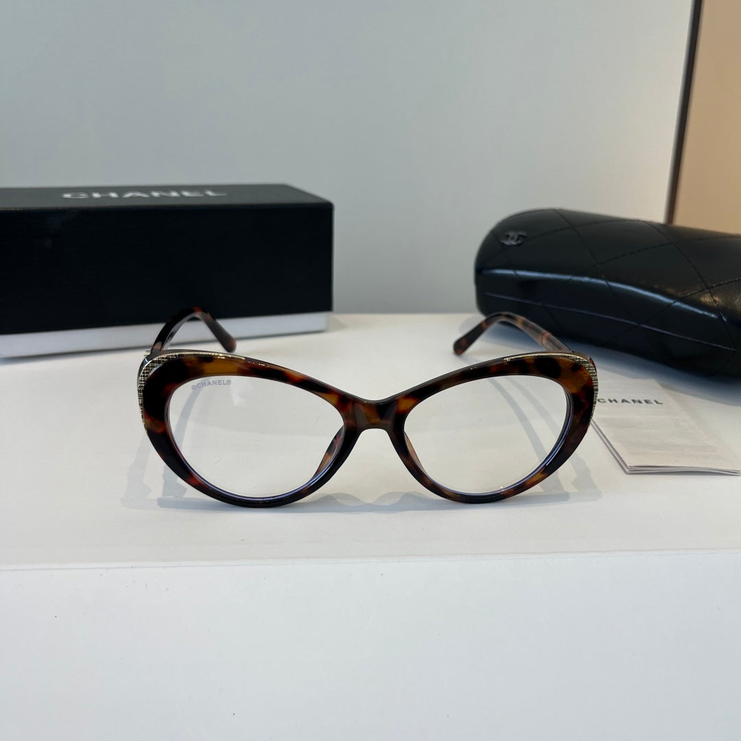 Chanel Cat-Eye Silver Lens Sunglasses for Men & Women - 866991 - detail image 2
