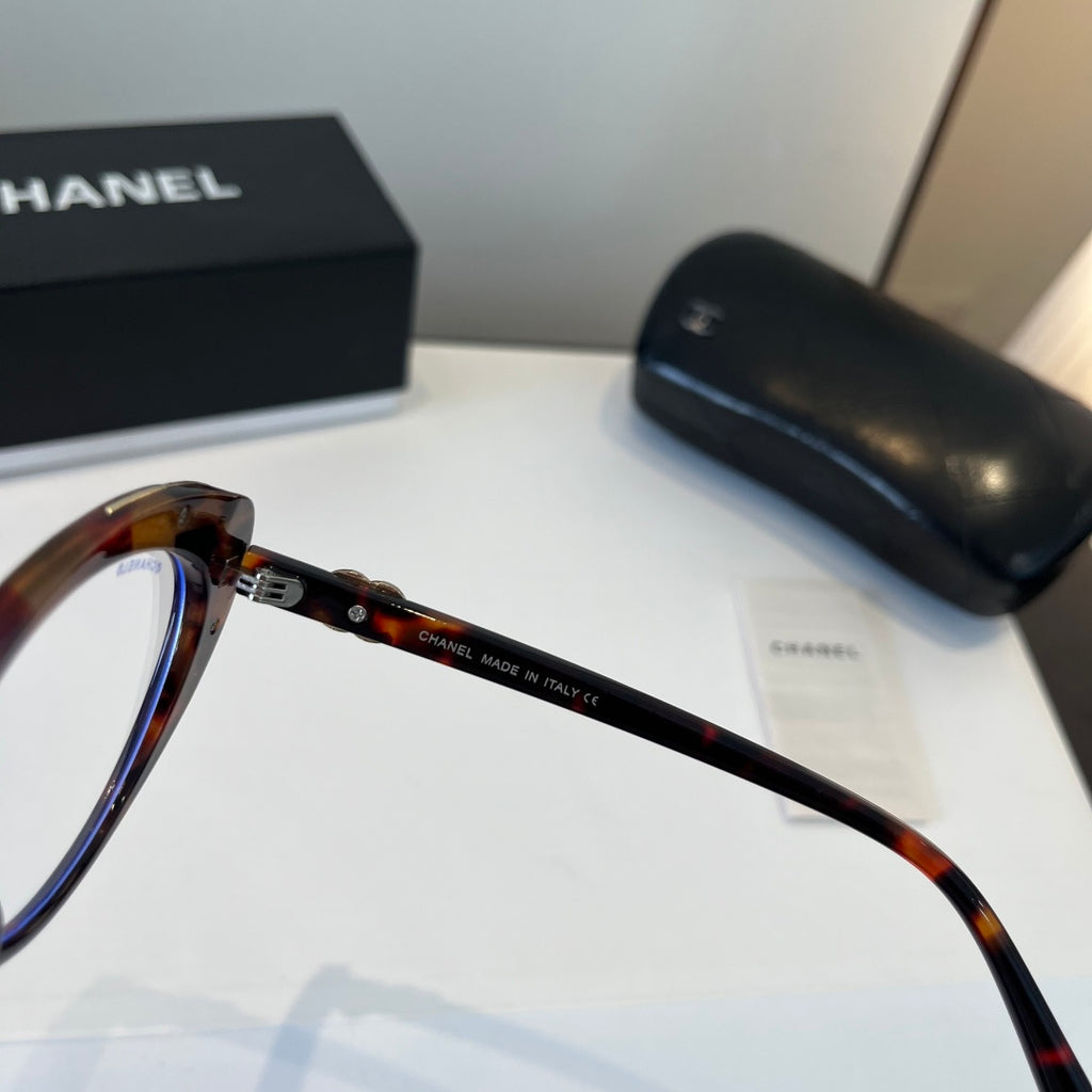 Chanel Cat-Eye Silver Lens Sunglasses for Men & Women - 997758 - detail image 5