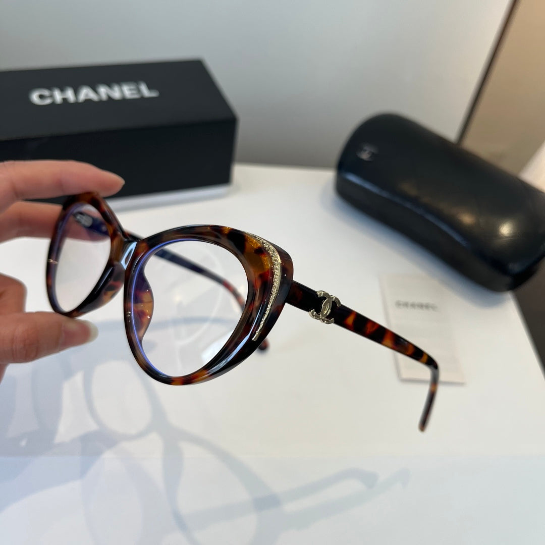 Chanel Cat-Eye Silver Lens Sunglasses for Men & Women - 866991 - detail image 4