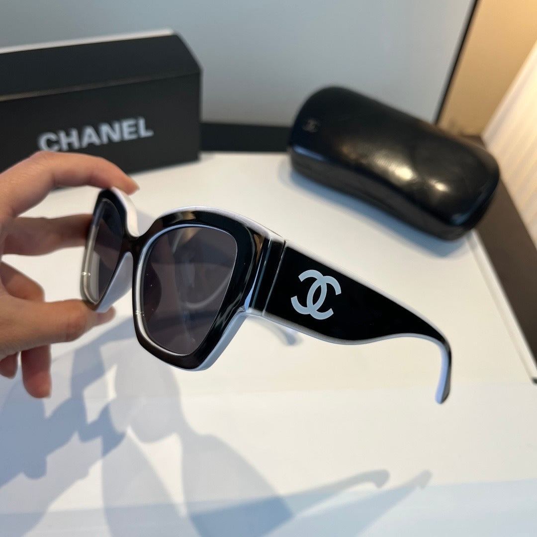 Chanel Fashion Black Lens Sunglasses for Men & Women - 382233 - detail image 4
