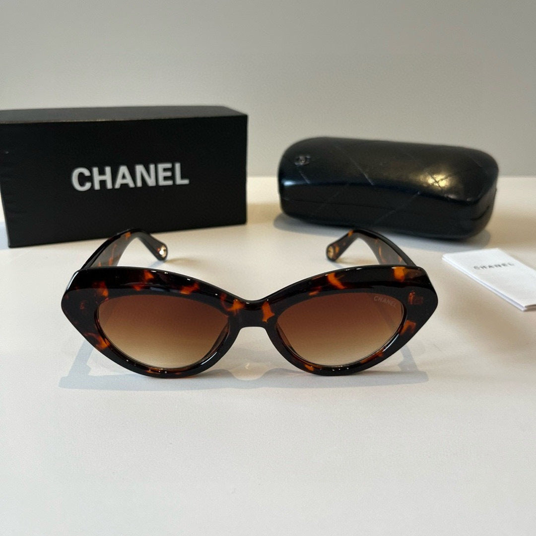 Chanel Fashion Black Lens Sunglasses for Men & Women - 465154 - detail image 2