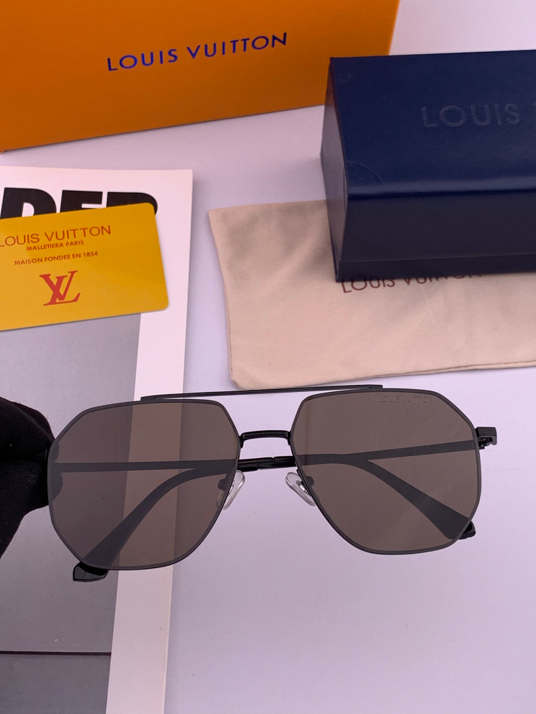 Louis Vuitton L28902 Polarized Aviator Gold Lens Sunglasses for Men - detail image 2