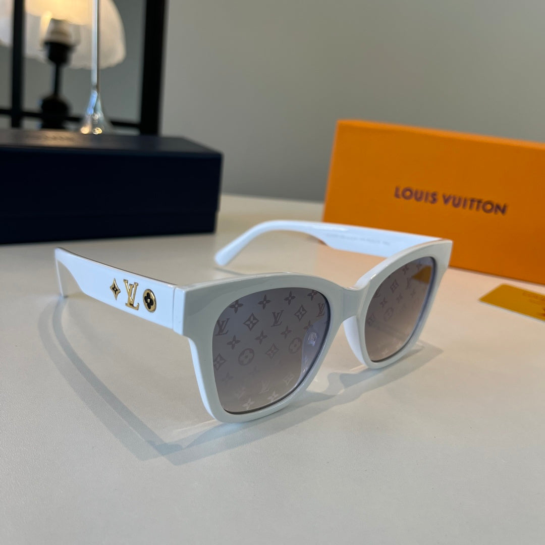 Louis Vuitton Metal Fashion Silver Lens Sunglasses for Men & Women - 158135