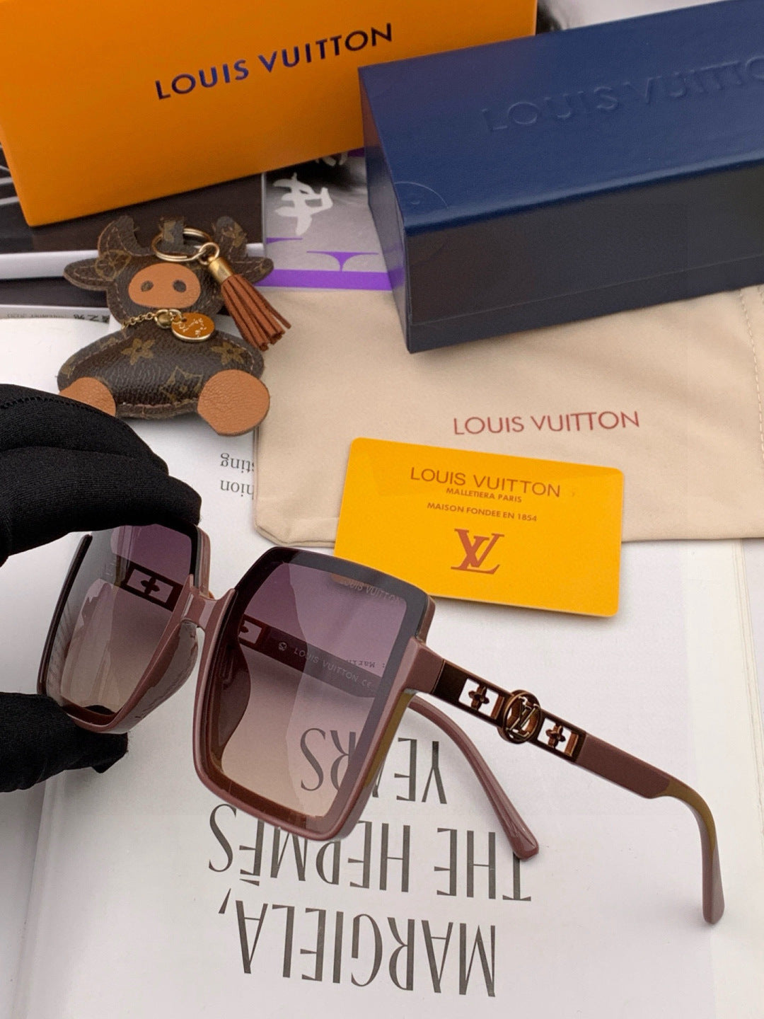 Louis Vuitton L6151 Square Black Lens Sunglasses for Men & Women - detail image 4