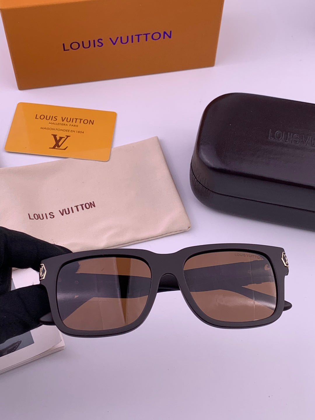 Louis Vuitton Fashion Gold Lens Sunglasses for Men & Women - 997361 - detail image 2