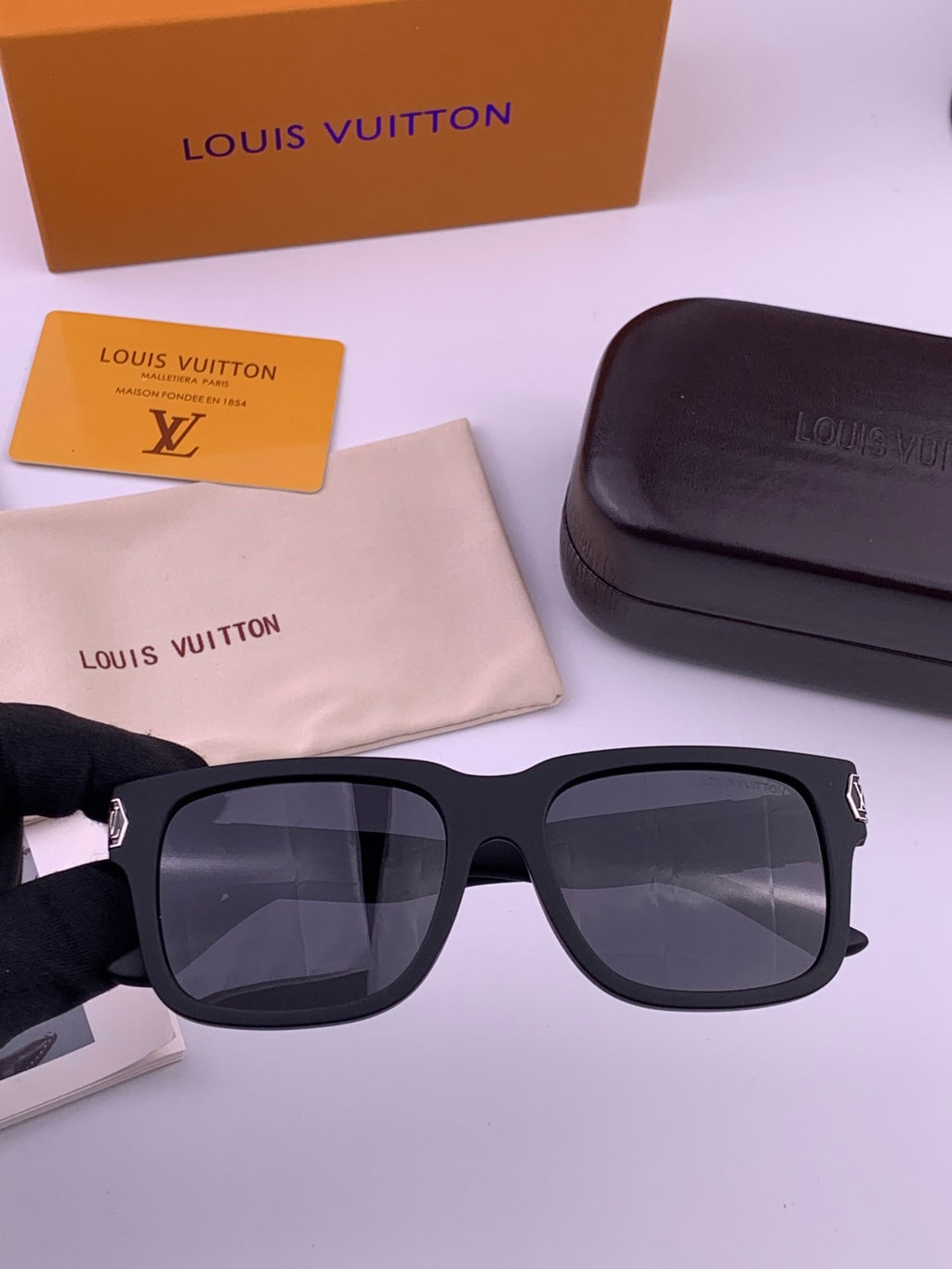 Louis Vuitton Fashion Gold Lens Sunglasses for Men & Women - 997361