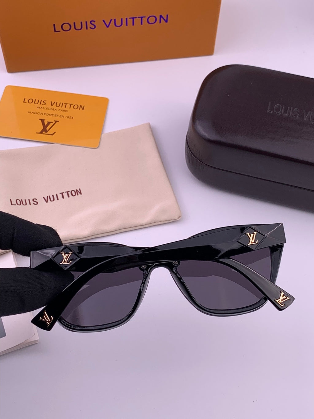 Louis Vuitton Fashion Gold Lens Sunglasses for Men & Women - 997367 - detail image 4