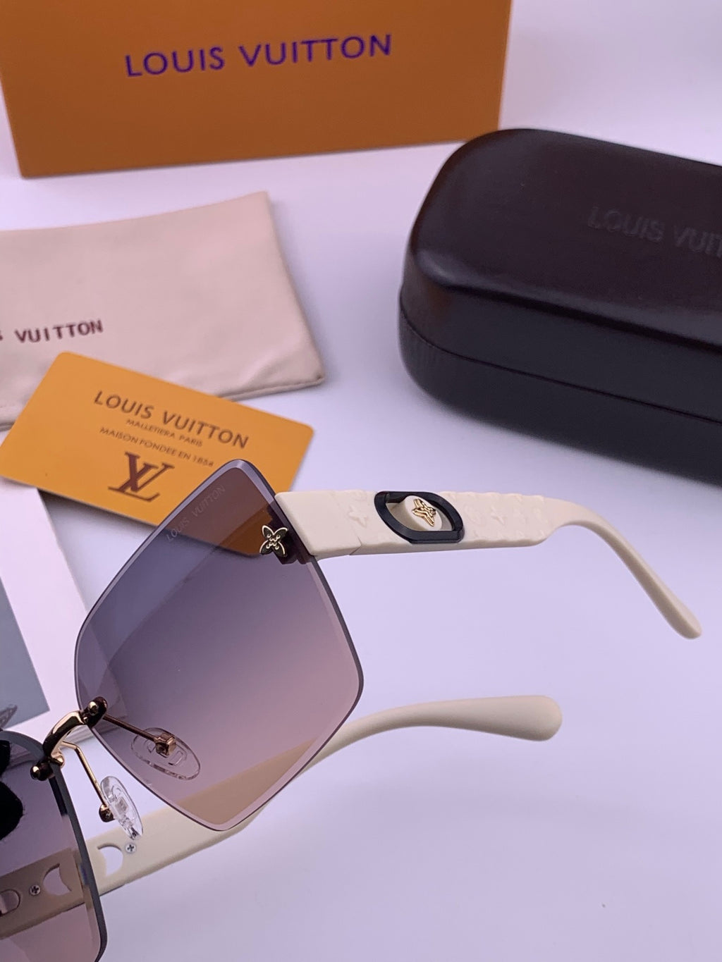Louis Vuitton L8972 Square Gold Lens Sunglasses for Men & Women - detail image 5
