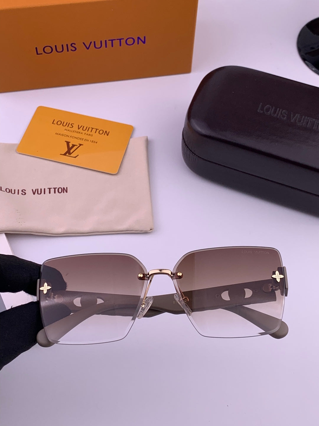 Louis Vuitton L8972 Square Gold Lens Sunglasses for Men & Women - detail image 2
