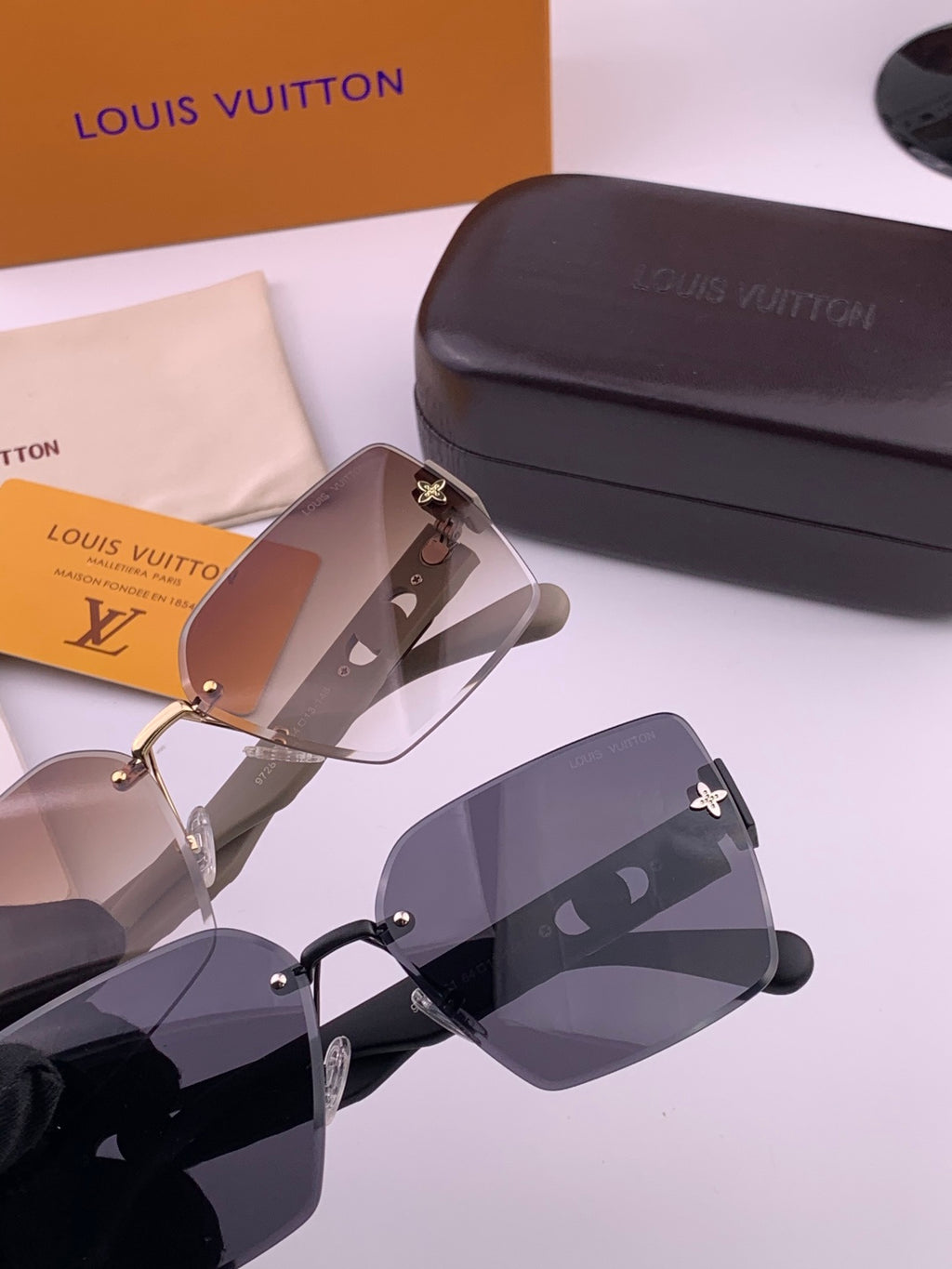 Louis Vuitton L8972 Square Gold Lens Sunglasses for Men & Women - 997362 - detail image 5