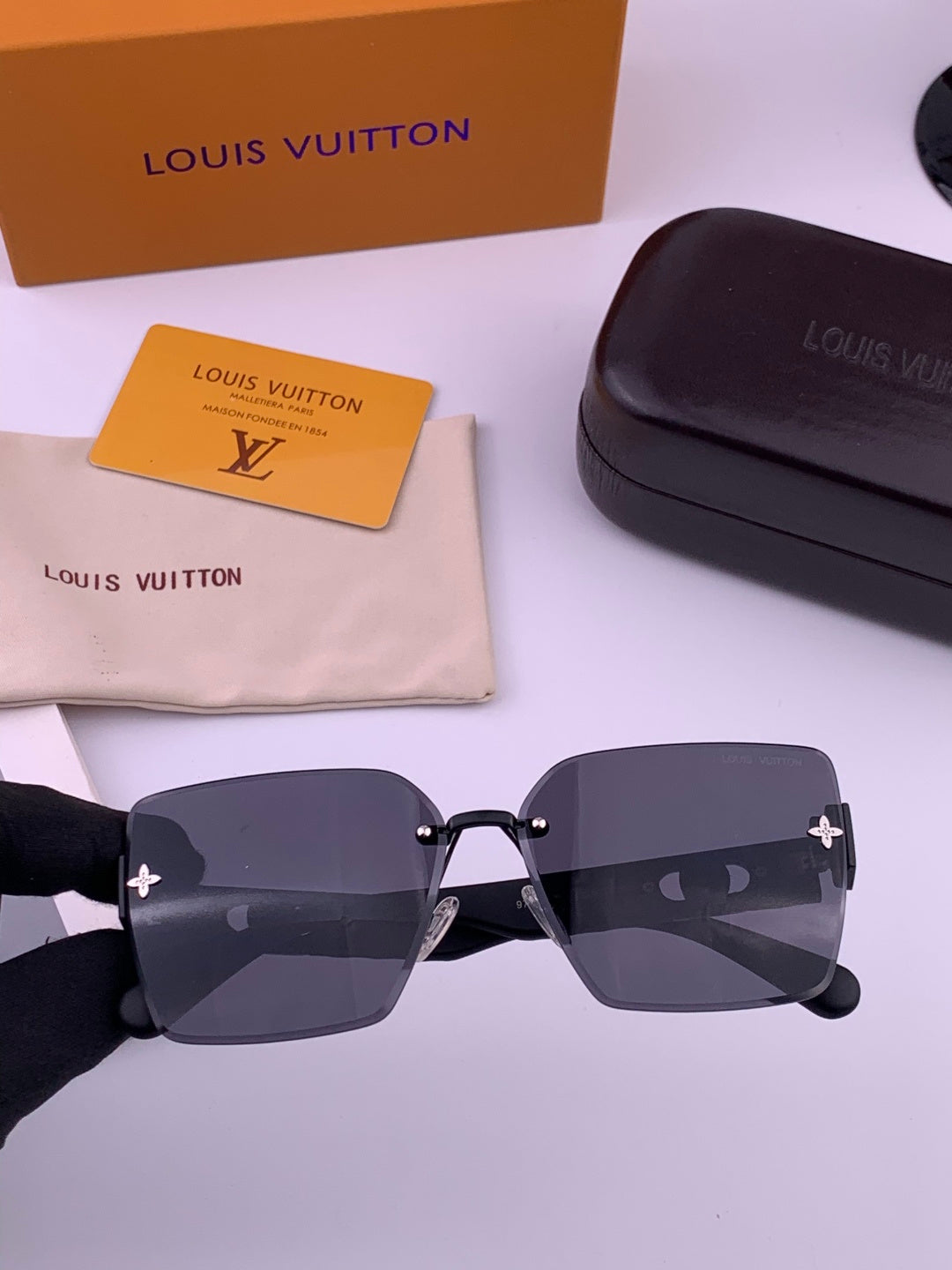 Louis Vuitton L8972 Square Gold Lens Sunglasses for Men & Women - detail image 3
