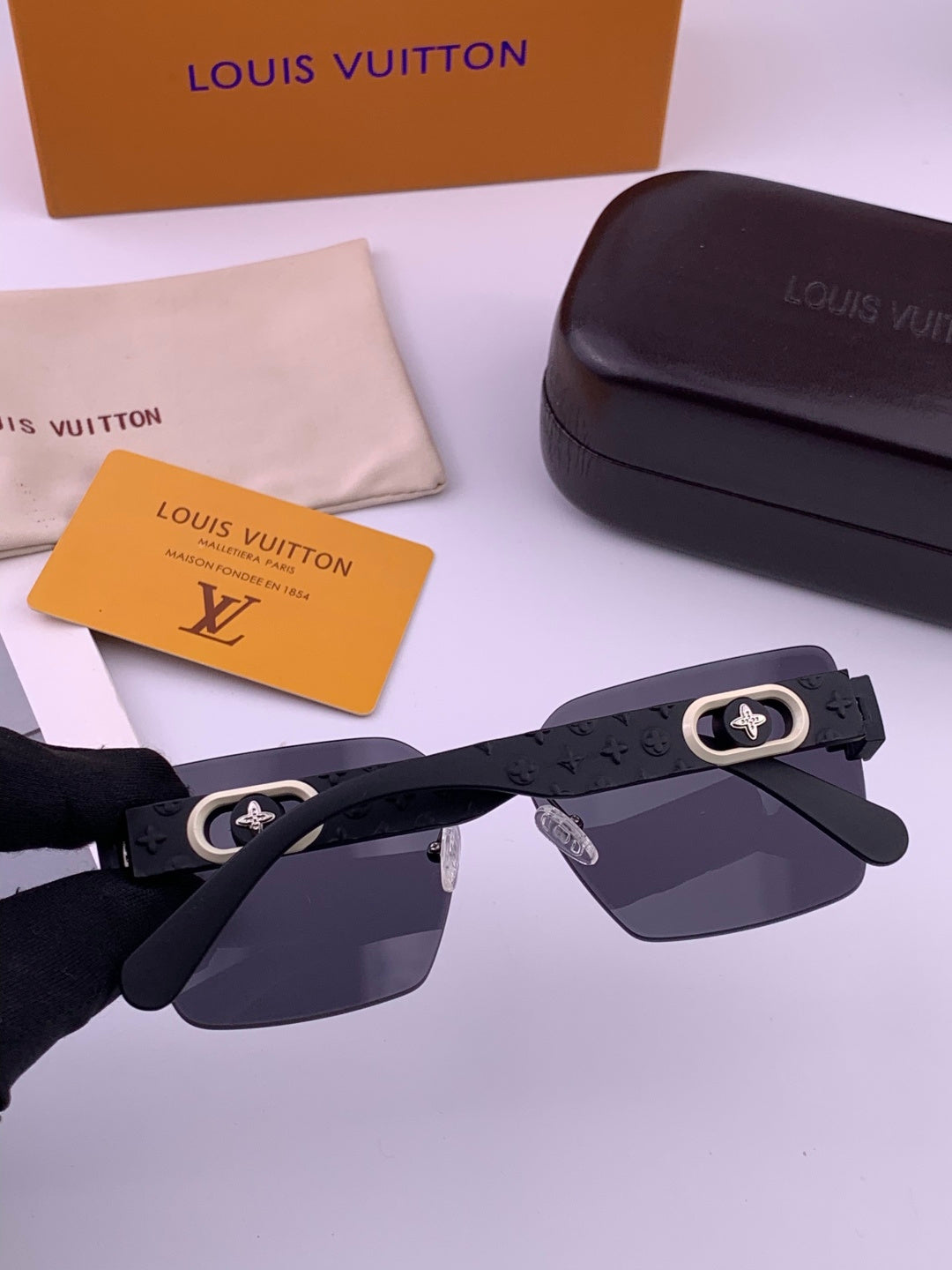 Louis Vuitton L8972 Square Gold Lens Sunglasses for Men & Women - 997362 - detail image 4
