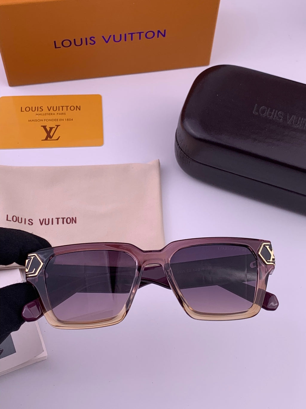 Louis Vuitton Fashion Gold Lens Sunglasses for Men & Women - 997365