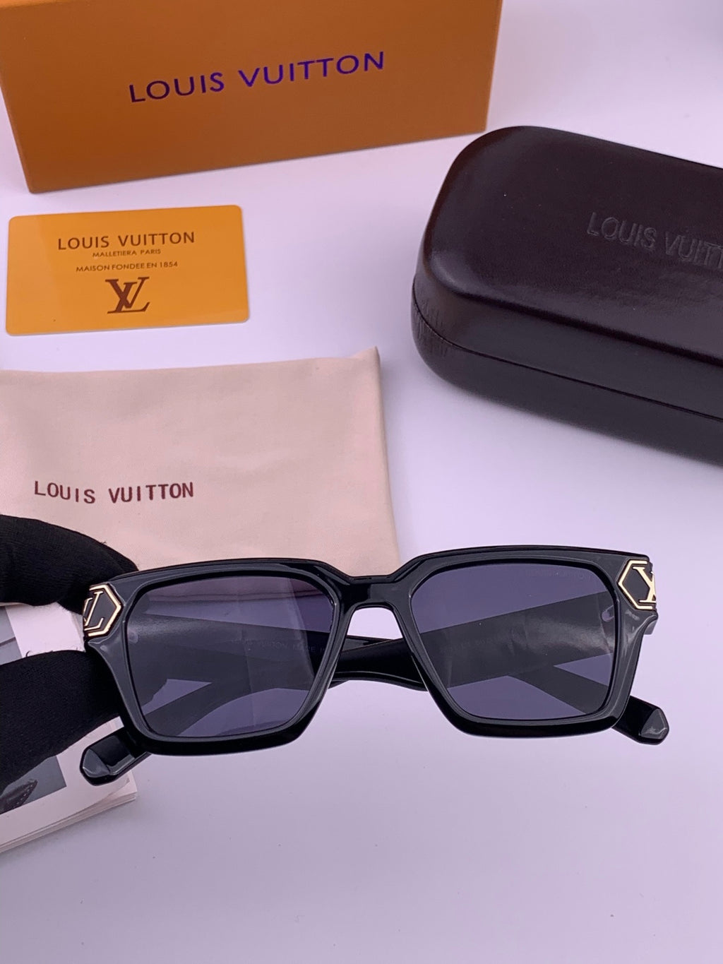 Louis Vuitton Fashion Gold Lens Sunglasses for Men & Women - 997365 - detail image 2