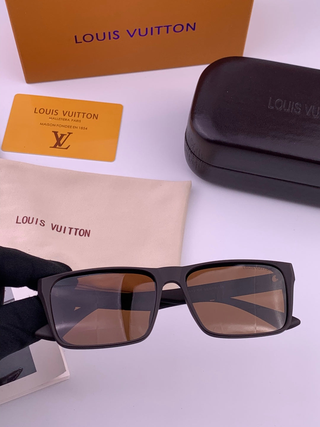 Louis Vuitton Fashion Gold Lens Sunglasses for Men & Women - 997364 - detail image 2