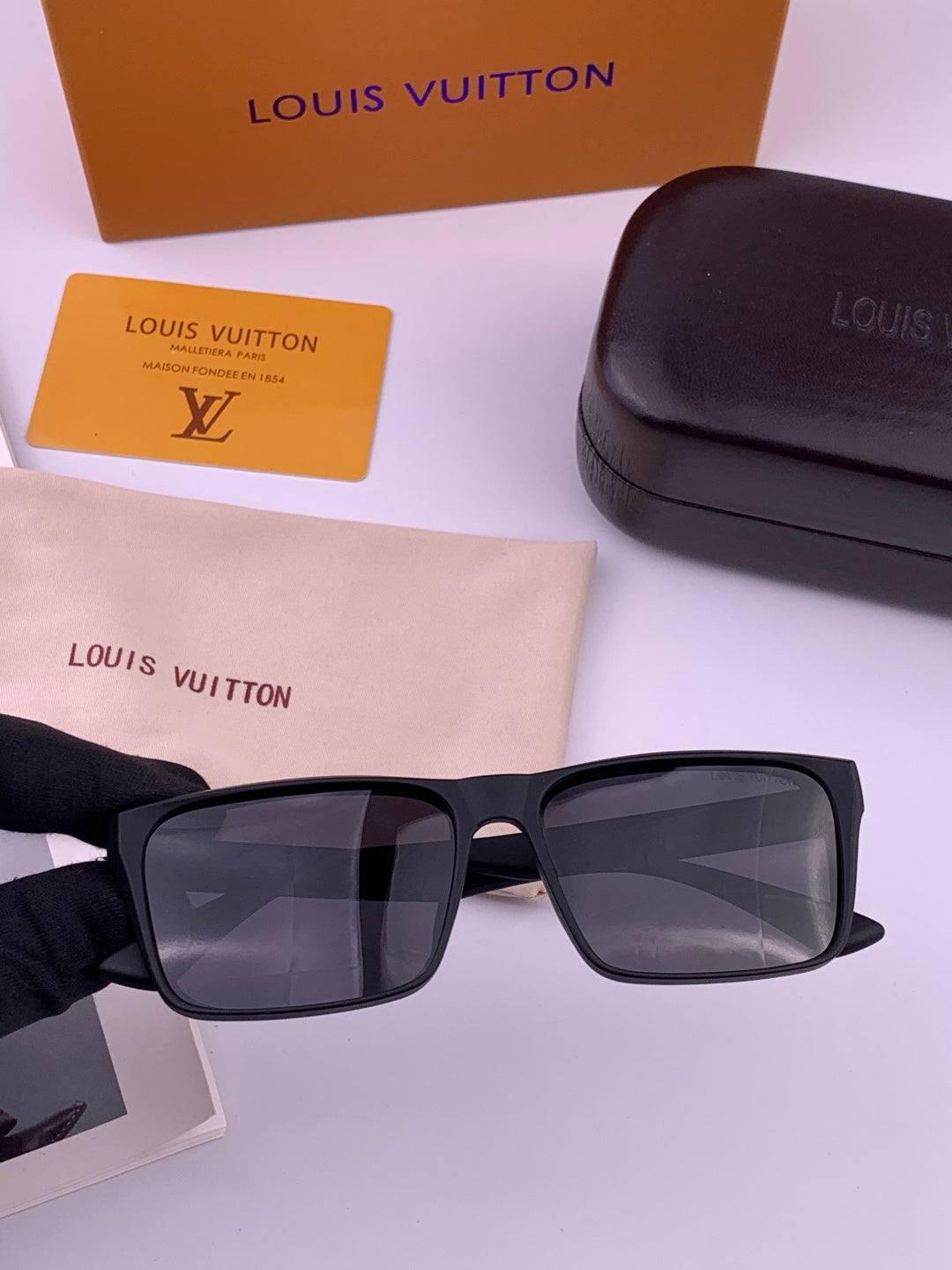 Louis Vuitton Fashion Gold Lens Sunglasses for Men & Women - 997364