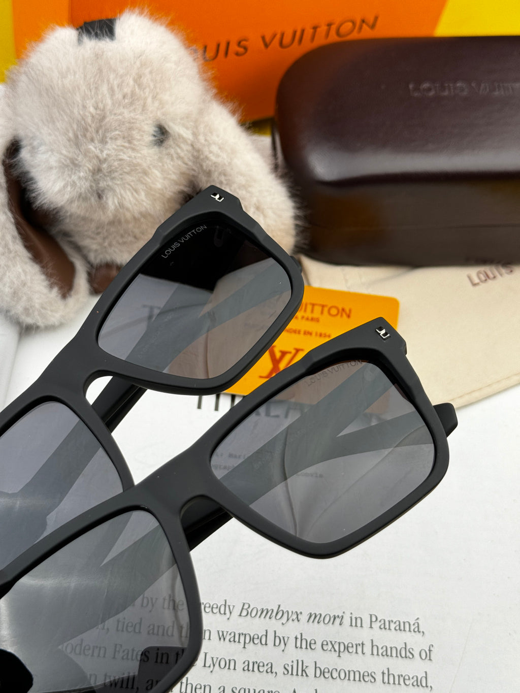 Louis Vuitton L8510 Square Gold Lens Sunglasses for Men & Women - 997360 - detail image 4