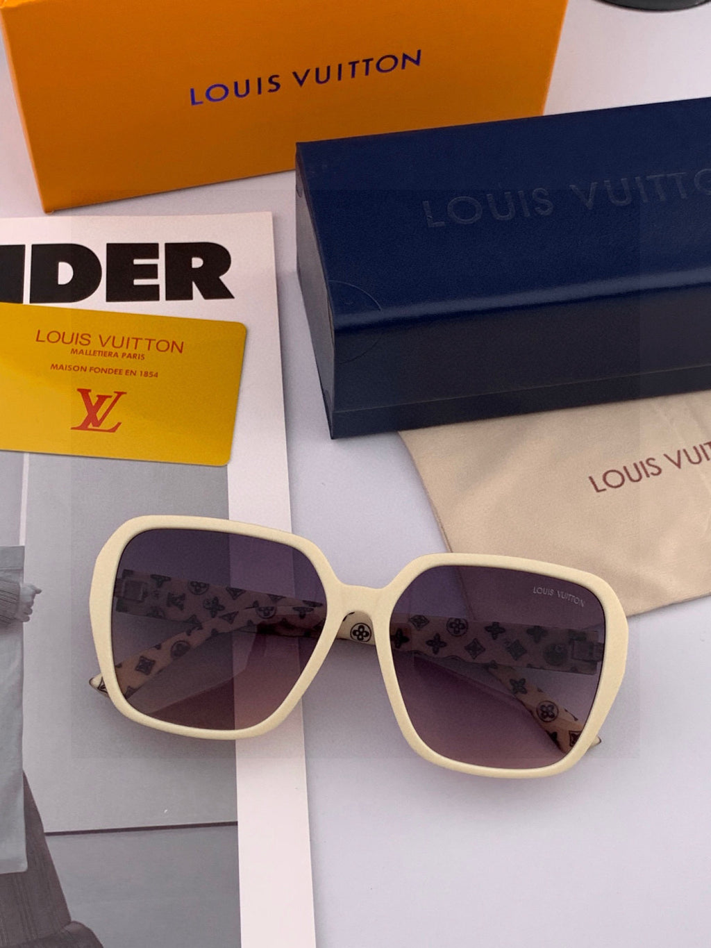 Louis Vuitton L3305 Square Black Lens Sunglasses for Men & Women - 997450