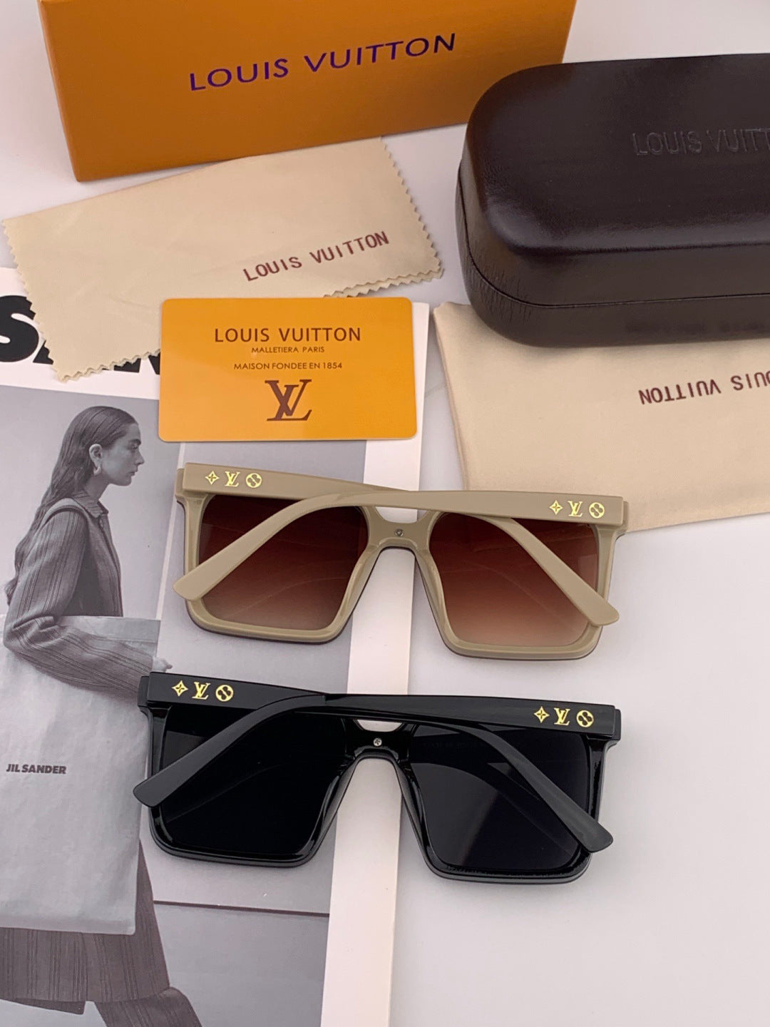 Gucci G14900 Polarized Square Black Lens Sunglasses for Men & Women - detail image 4
