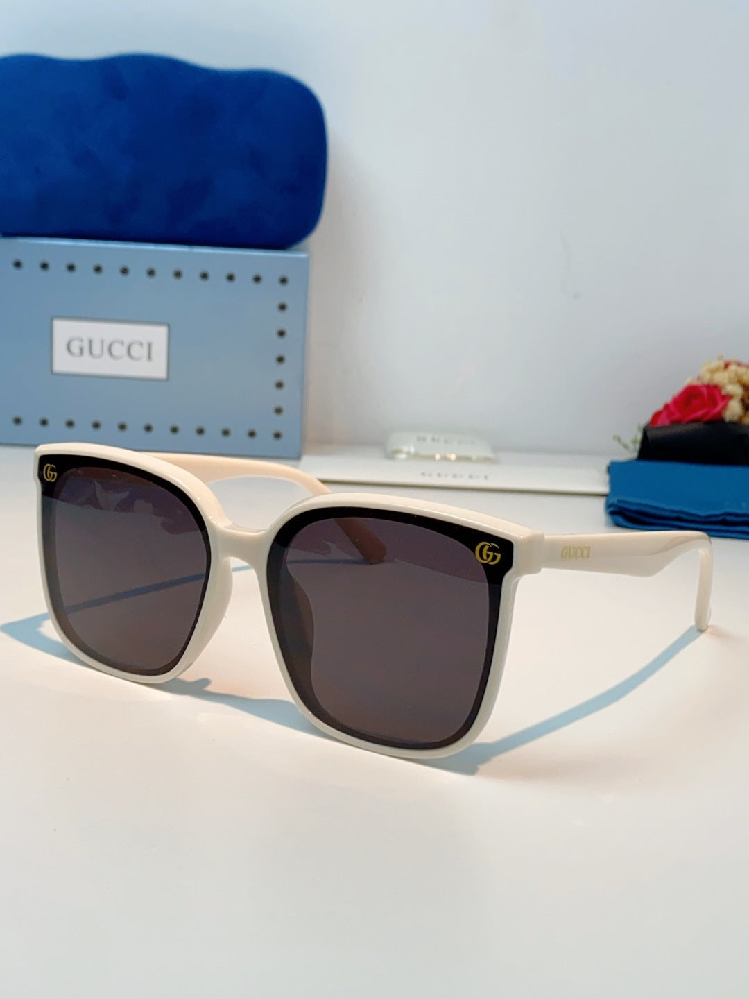 Gucci Fashion Black Lens Sunglasses for Men & Women - 997542