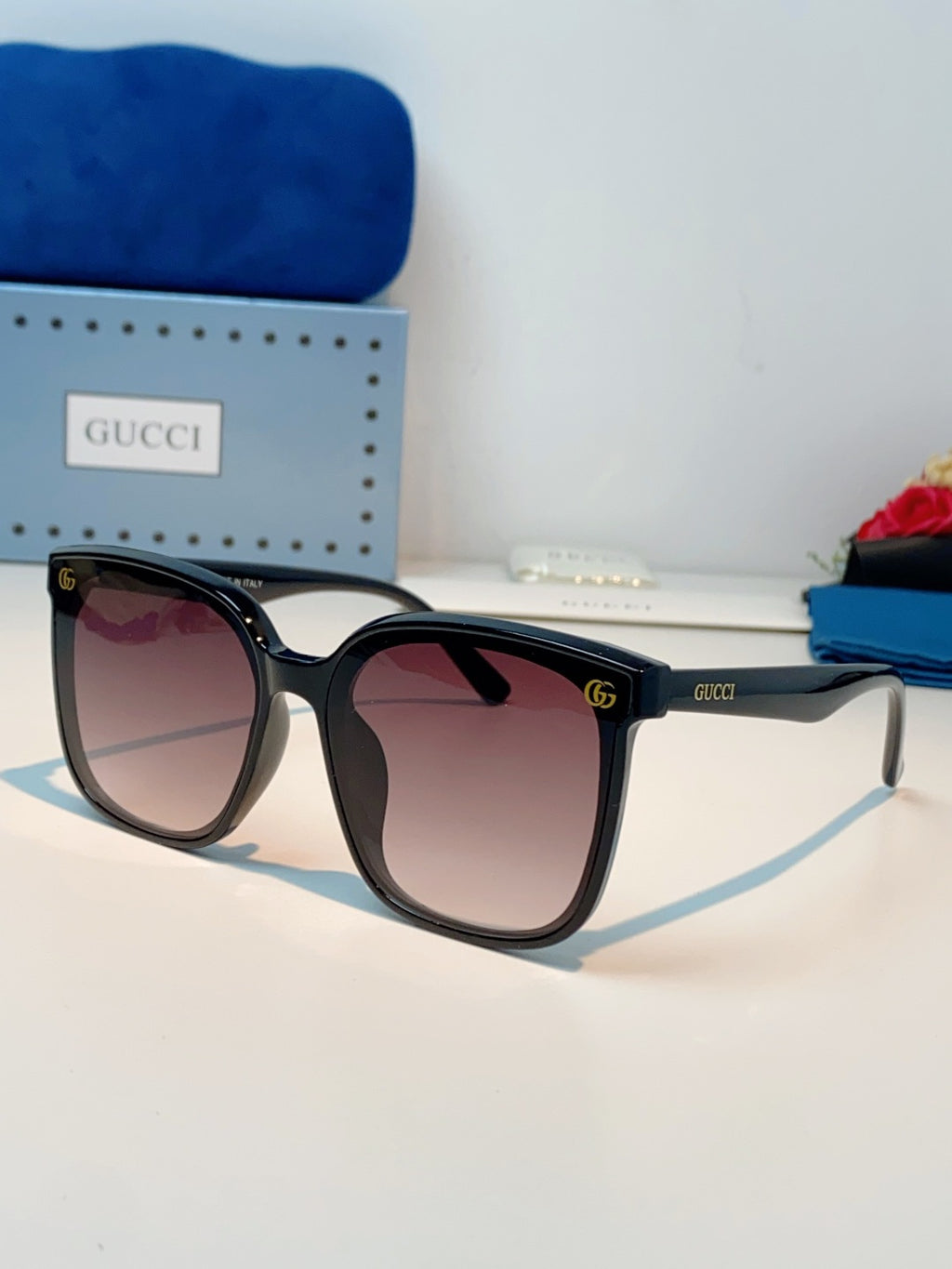 Gucci Fashion Red Lens Sunglasses for Men & Women - 997543
