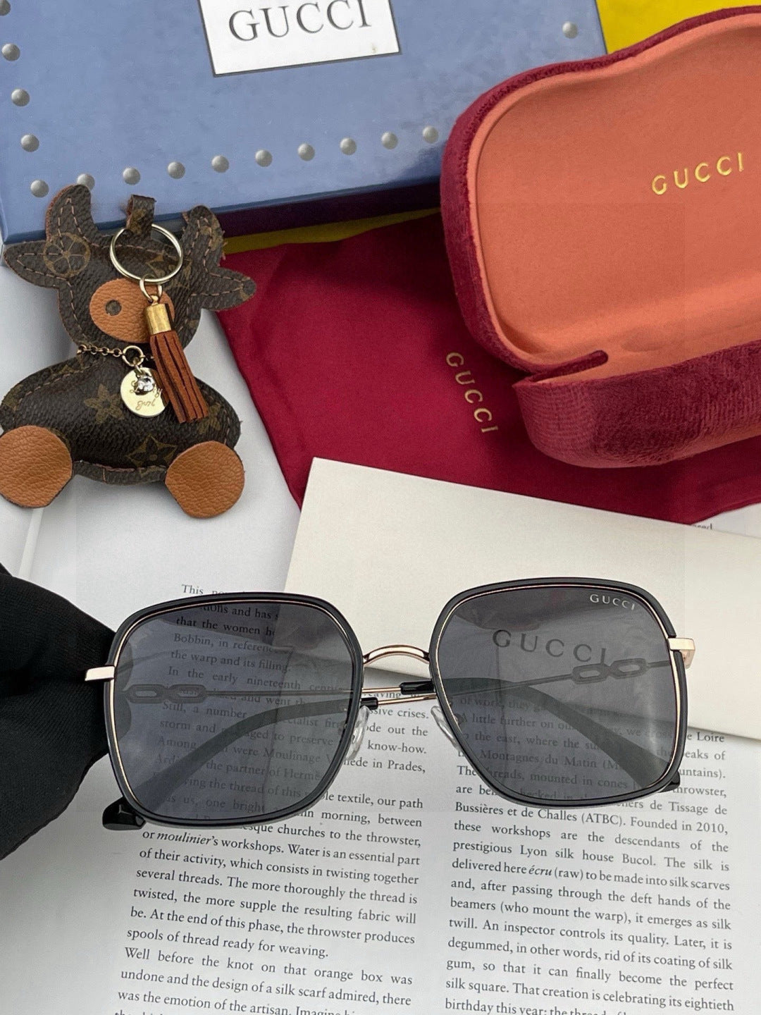 Gucci G1377 Polarized Round Red Lens Sunglasses for Men & Women - 997610