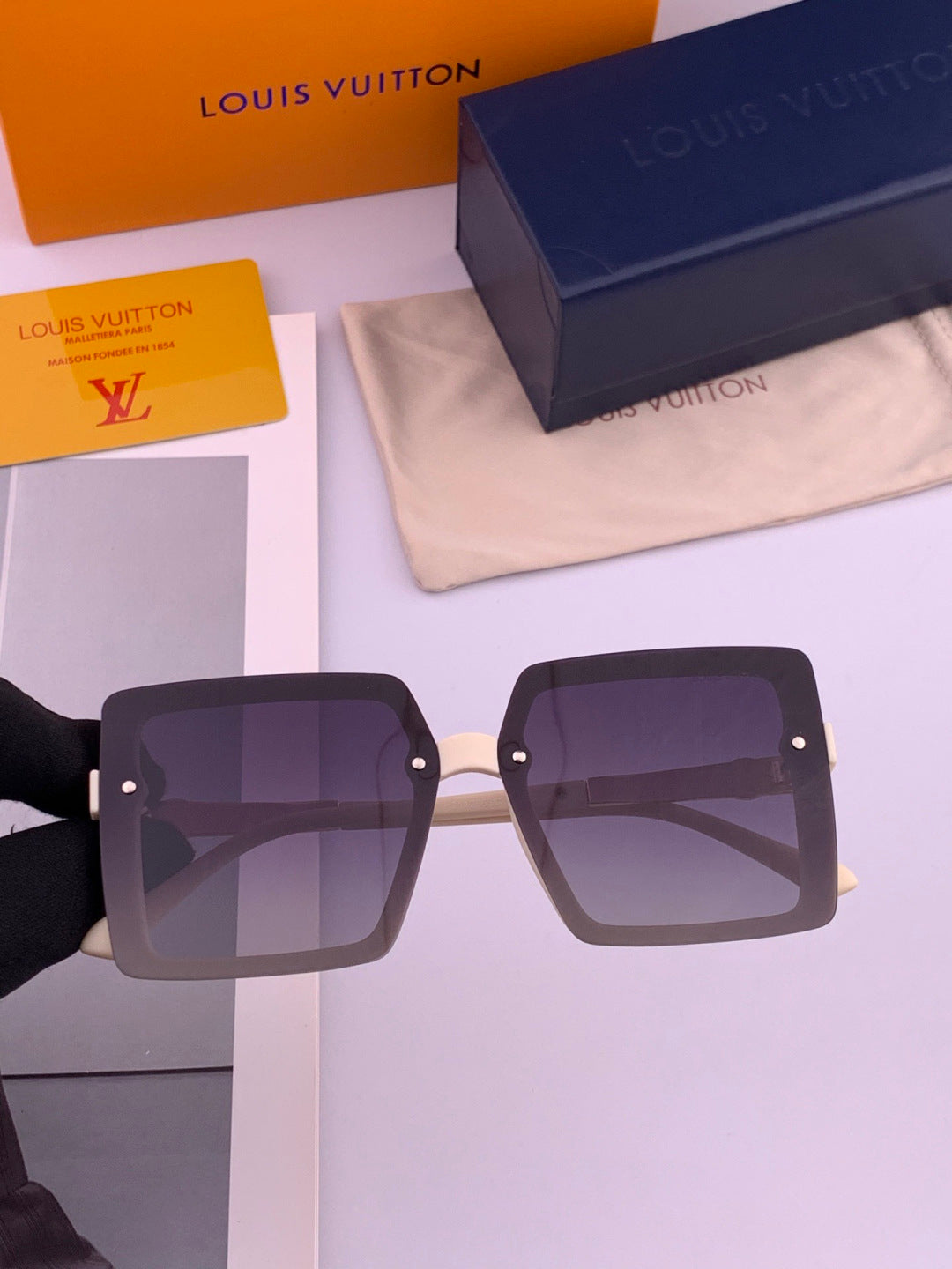 Louis Vuitton L2711 Polarized Square Red Lens Sunglasses for Men & Wo - 997440 - detail image 3