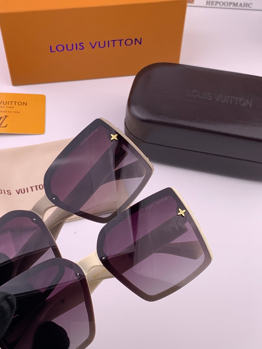 Louis Vuitton Fashion Gold Lens Sunglasses for Men & Women - 997442 - detail image 5