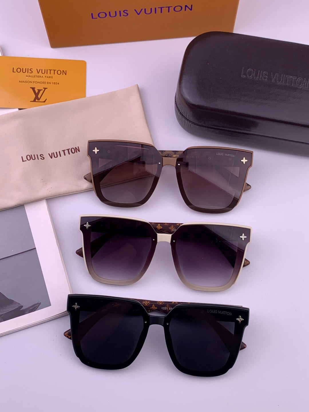 Louis Vuitton L1132 Square Gold Lens Sunglasses for Women - 997444 - detail image 7